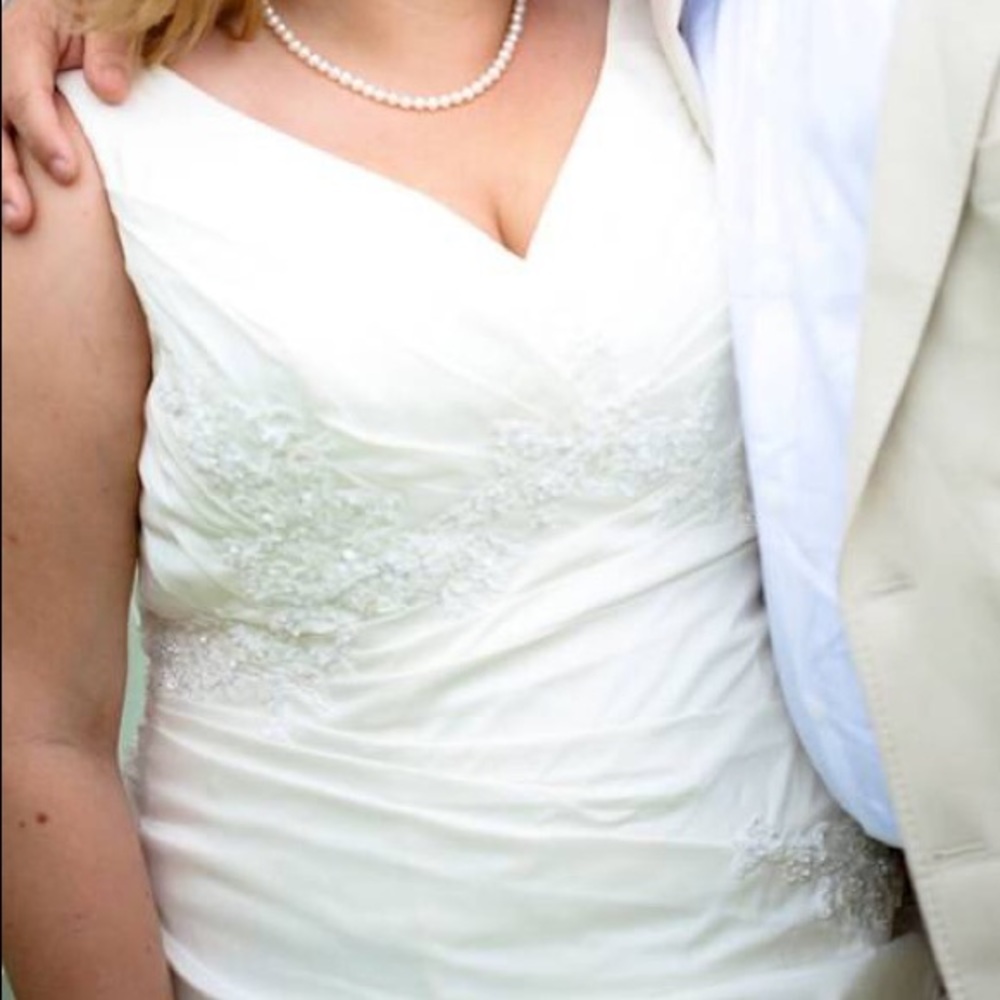 Wedding Dress - Allure Bridals W232 Size 20W